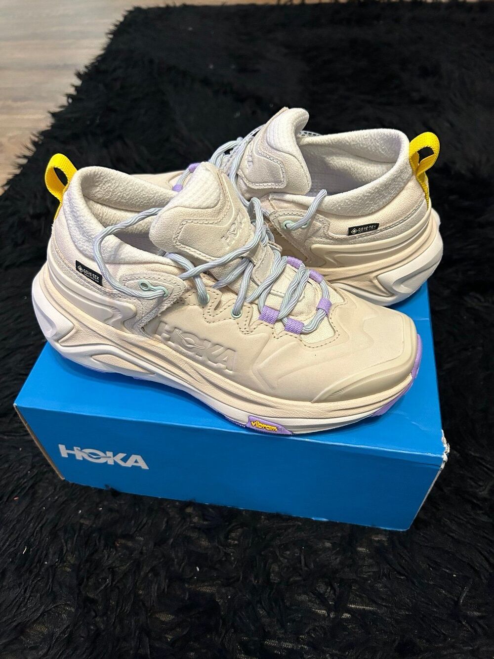 HOKA W Kaya 3 low GTX cream hiking lace up shoes sneakers women’s 8 new